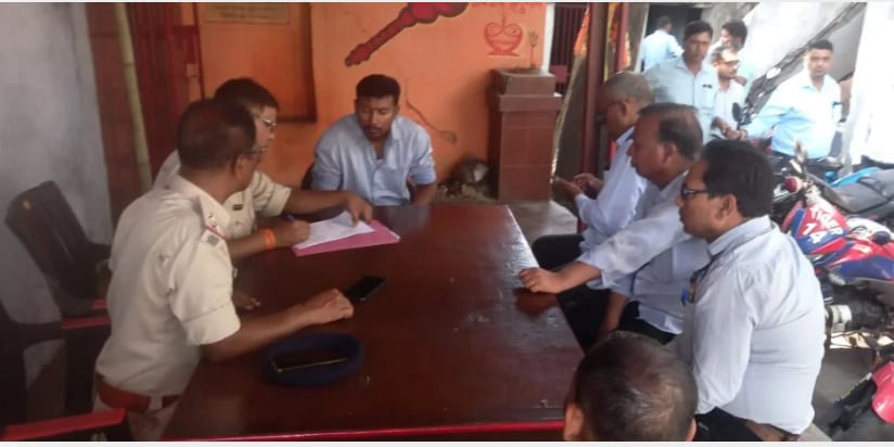 बरोरा ए एमपी कोलियरी में जबरन कोयला लोड करने आई ट्रक को रोकने पर कोयला धंधेबाजों ने बीसीसीएल के दो अधिकारियों पर किया हमला, जख्मी