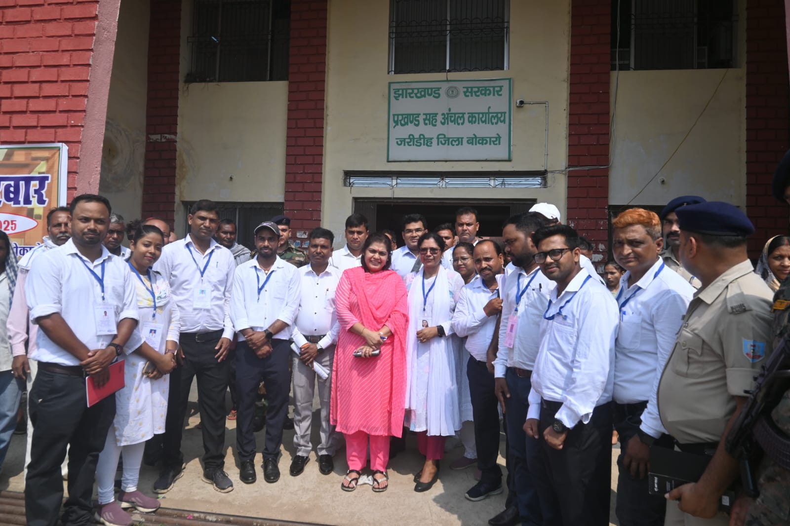 बोकारो उपायुक्त ने जरीडीह प्रखंड कार्यालय में किया जनता दरबार का आयोजन