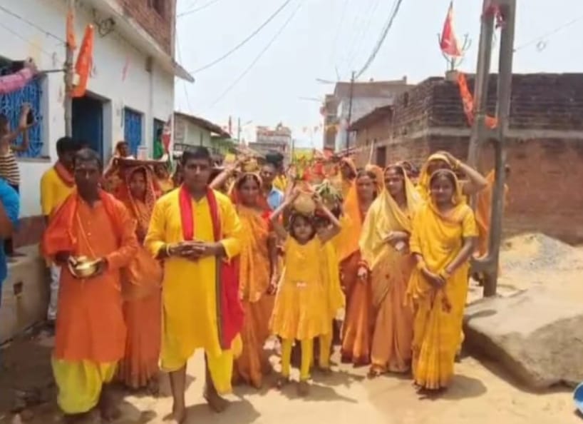 तोपचांची में श्री श्री 108 लक्ष्मी नारायण महायज्ञ के लिए निकली भव्य कलश शोभा यात्रा