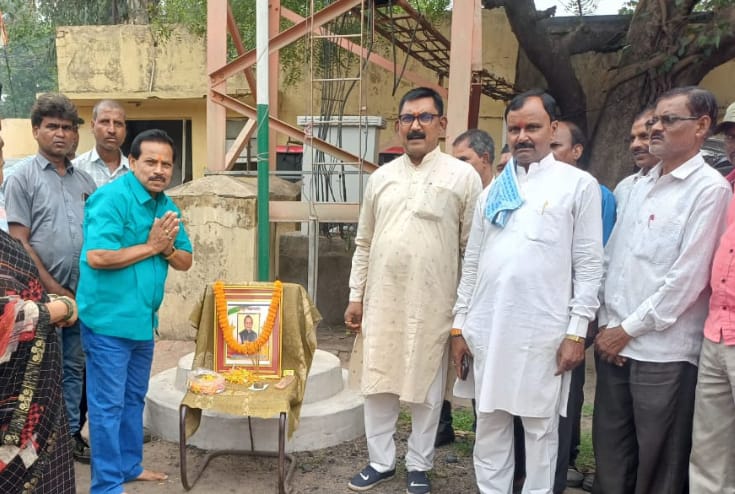 कांग्रेस के पूर्व विधायक स्वर्गीय राजेंद्र प्रसाद सिंह का कांग्रेसियों ने पुण्यतिथि मनाया, दी श्रद्धांजलि