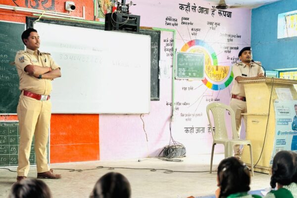 рдиреЗрд╣рд░реВ рдКрдВрдЪ рд╡рд┐рджреНрдпрд╛рд▓рдп рд╕реНрд╡рд╛рдВрдЧ рдореЗрдВ рдкреБрд▓рд┐рд╕ рдиреЗ рд╕рд╛рдорд╛рдЬрд┐рдХ рдЬрд╛рдЧрд░реВрдХрддрд╛ рдЕрднрд┐рдпрд╛рди рдЪрд▓рд╛рдпрд╛