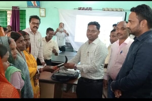 рдЪрд┐рд░реВрдбреАрд╣ рдкрдВрдЪрд╛рдпрдд рд╕рдЪрд┐рд╡рд╛рд▓рдп рдореЗрдВ рдзрд╛рди рдХрдЯрдиреА рдорд╣реЛрддреНрд╕рд╡ рдХрд╛ рдЖрдпреЛрдЬрди рдХрд┐рдпрд╛ рдЧрдпрд╛