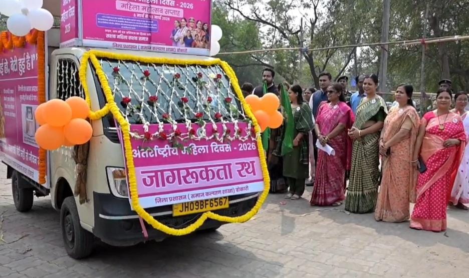 महिला महोत्सव सप्ताह में पिंक ऑटो जागरूकता रथ को दिखाई गई हरी झंडी