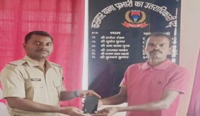 पुलिस ने खोया मोबाइल बरामद कर धारक को सौंपा